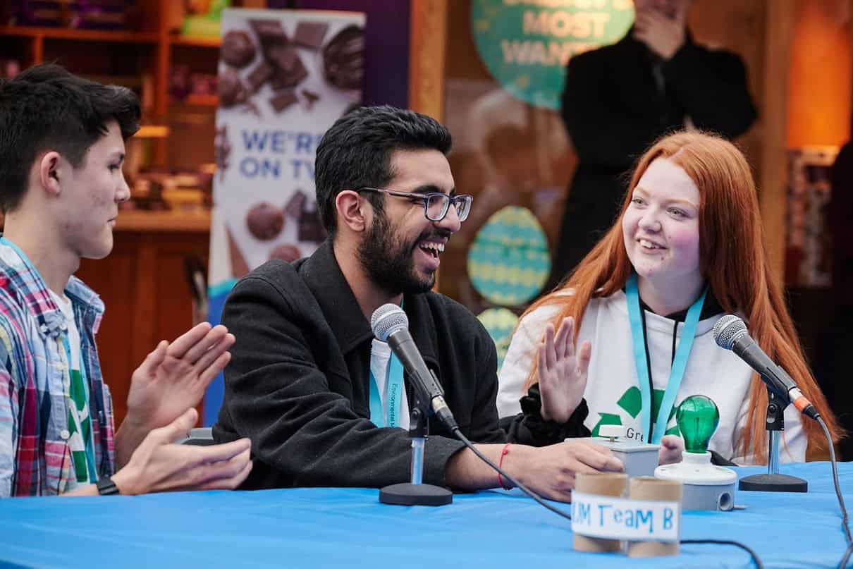 Mindgring trivia competition students at Sevenoaks Mall picture 