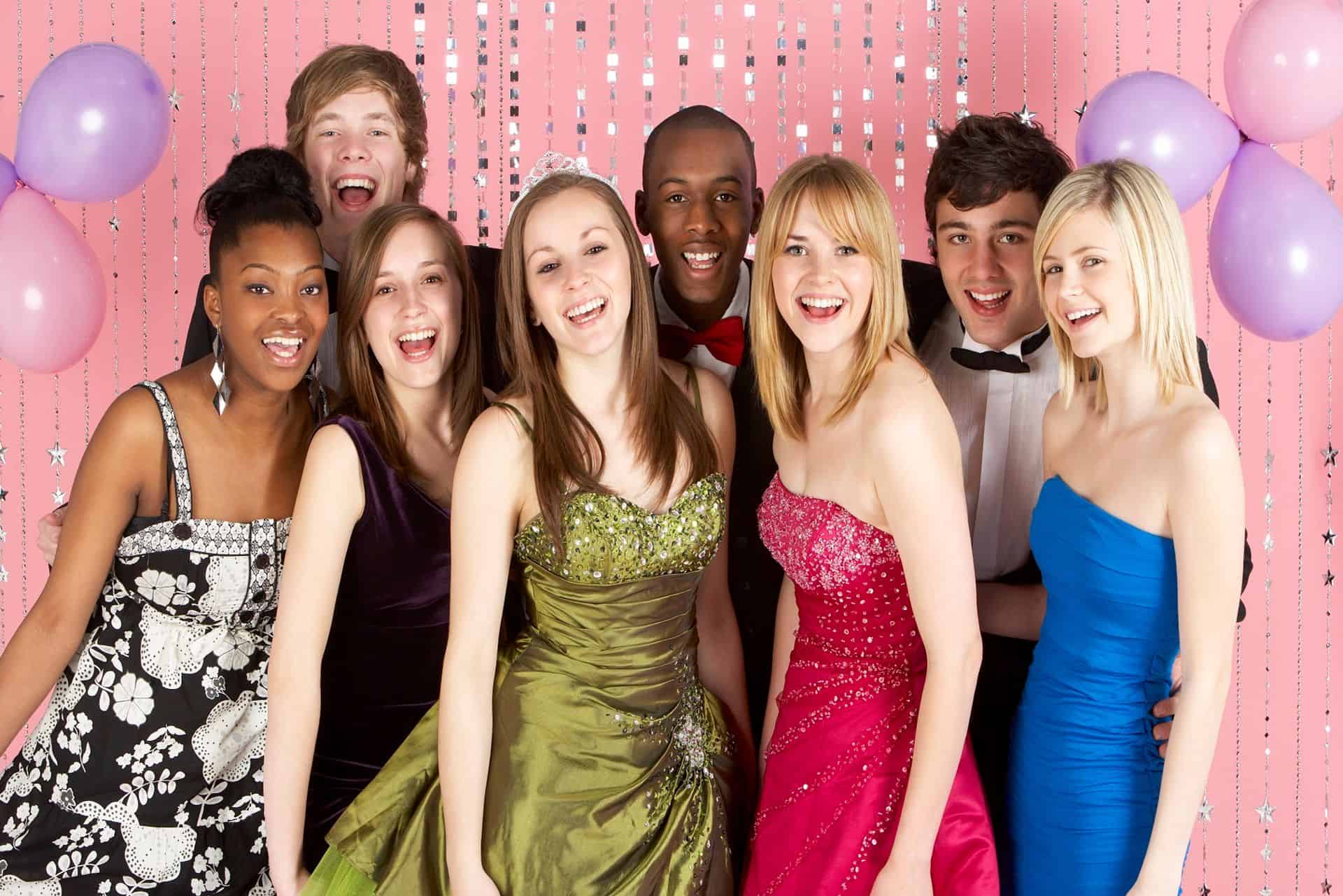 Group Of High School Friends Dressed For Prom