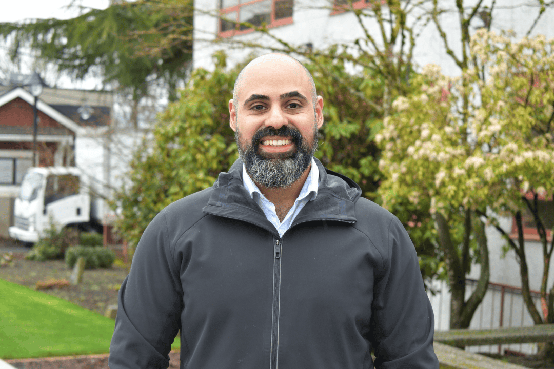 Al standing in front of Archway building